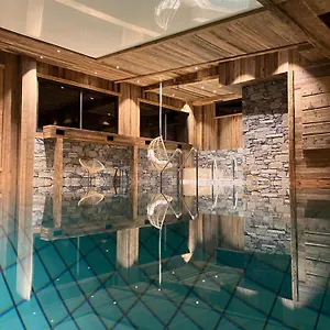 Les Cornettes Hotel